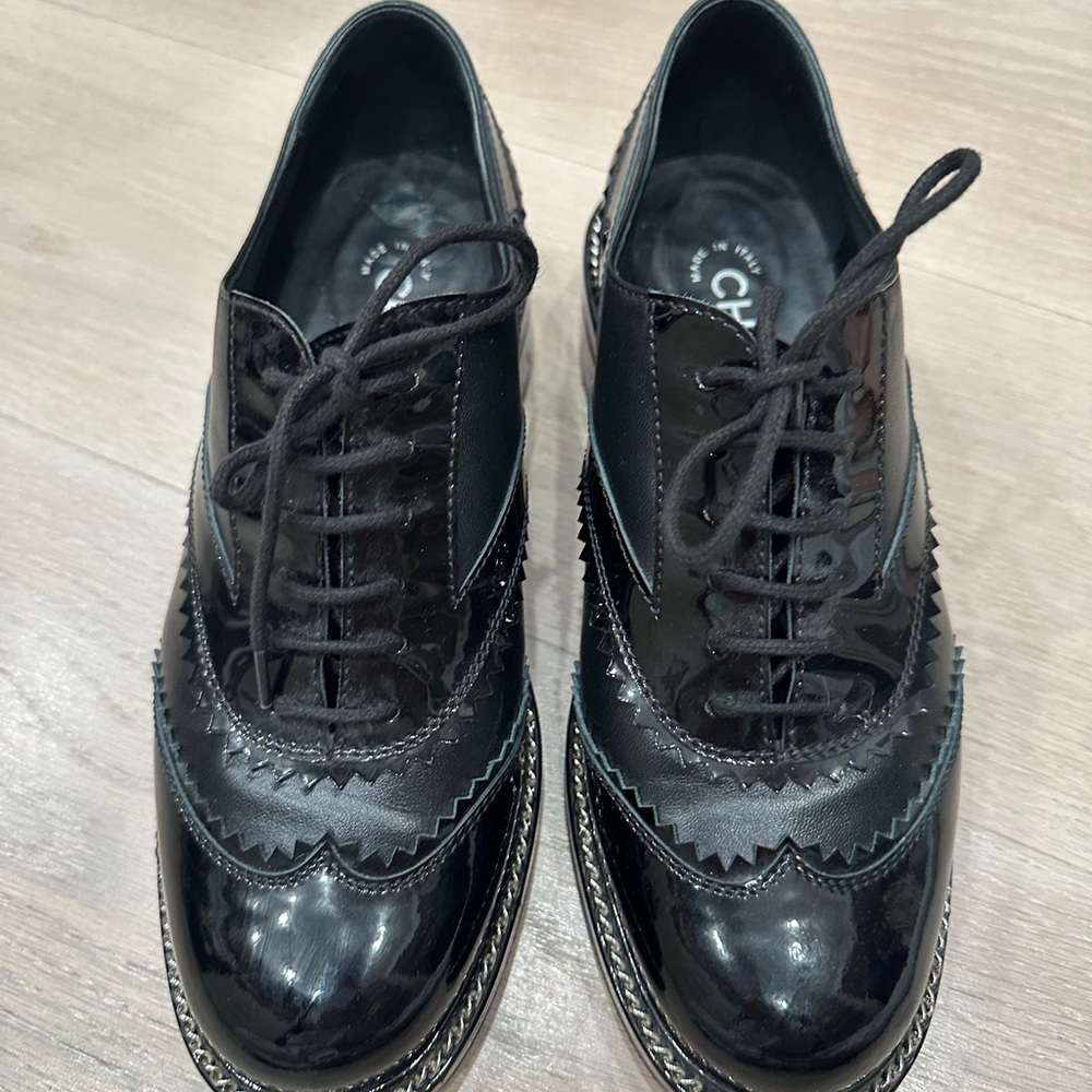 Chanel chain around lace up oxford sz 38